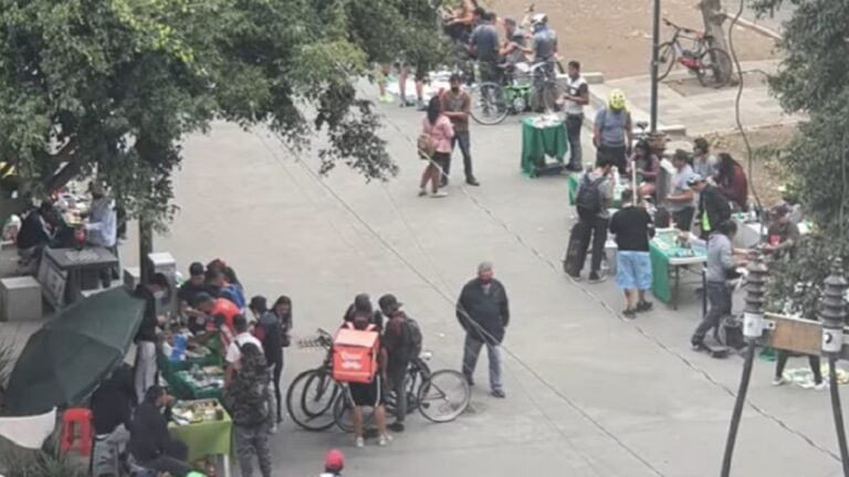Desde temprana hora cerca de 3 mil aspirantes participaron en el Examen Nacional para Aspirantes a Residencias Médicas (ENARM) que hoy inicia su aplicación en seis planteles a nivel nacional. Médicos hicieron fila para ingresar a la Expo Santa Fe,  donde se les aplicará el Examen Nacional para Aspirantes a Residencias Médicas