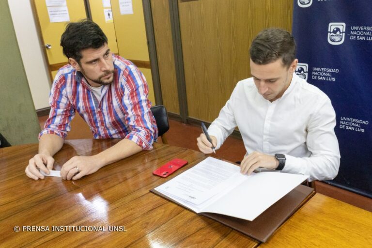 220527-Firma-de-convenio-sobre-desarrollo-del-cannabi-9-6