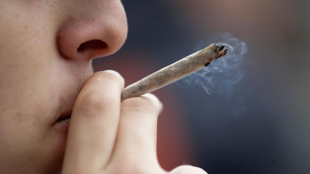 consumidores de drogas.