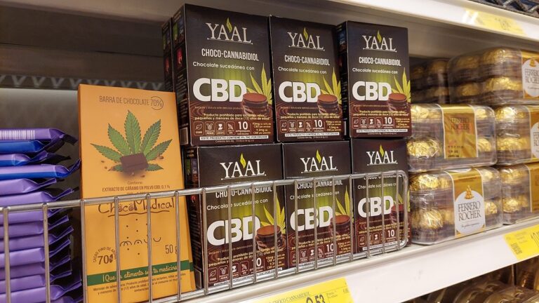 plastico cannabis