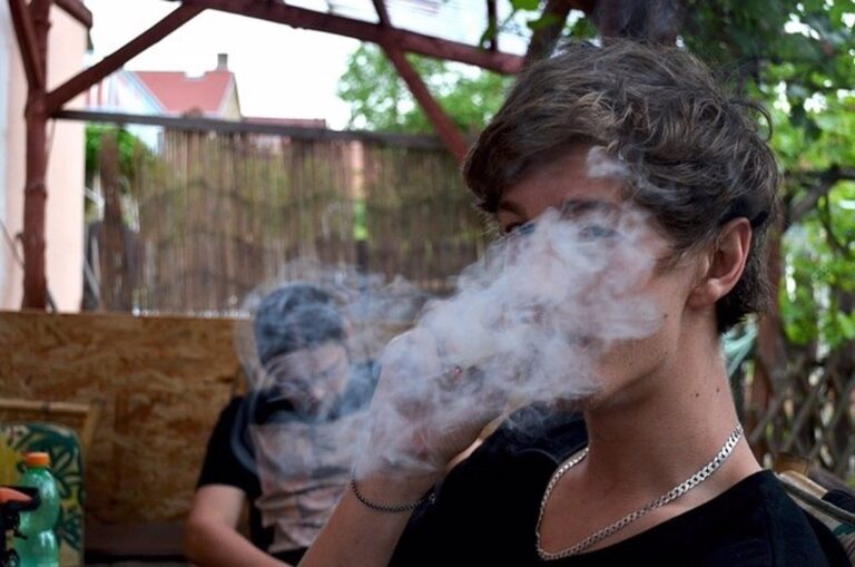 Estudian los efectos a largo plazo del consumo de marihuana entre los adolescentes