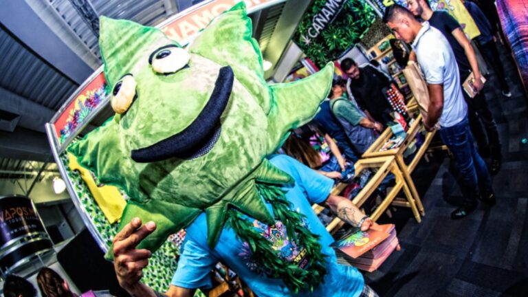 xr:d:DAEpdvsGGbk:5392,j:4622224762234100524,t:23101106