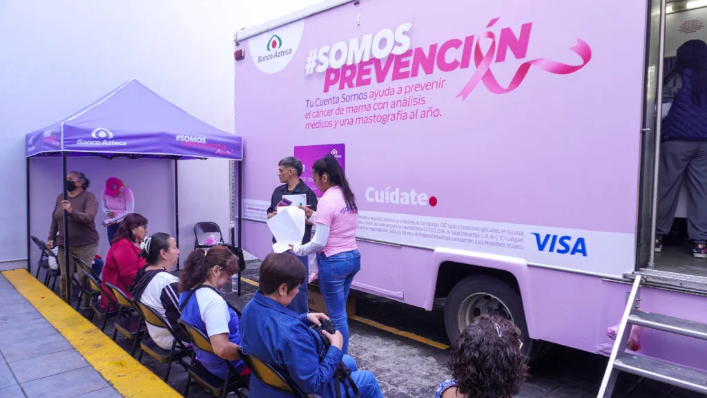 Cuenta SOMOS de Banco Azteca protege la economía familiar mediante salud preventiva